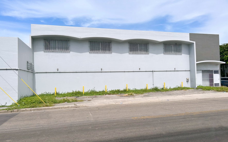 Chariff Realty Group is proud to present for lease: 1089 NW 20th St, Miami, Florida 33127, a freestanding commercial property in Allapattah, right off of I-95. Ideal for gyms, food halls, electric car showrooms, high end supermarkets, and more. Featuring parking on-site with 130 spots.
